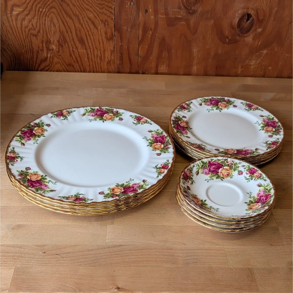 Royal Albert Old Country Roses 12pc Set Service for 4 Dinner Salad Saucer Plates